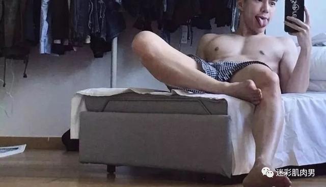 海兰察演飞行员,这身材穿正装太帅了 海兰察演飞行员,这身材穿正装太帅了