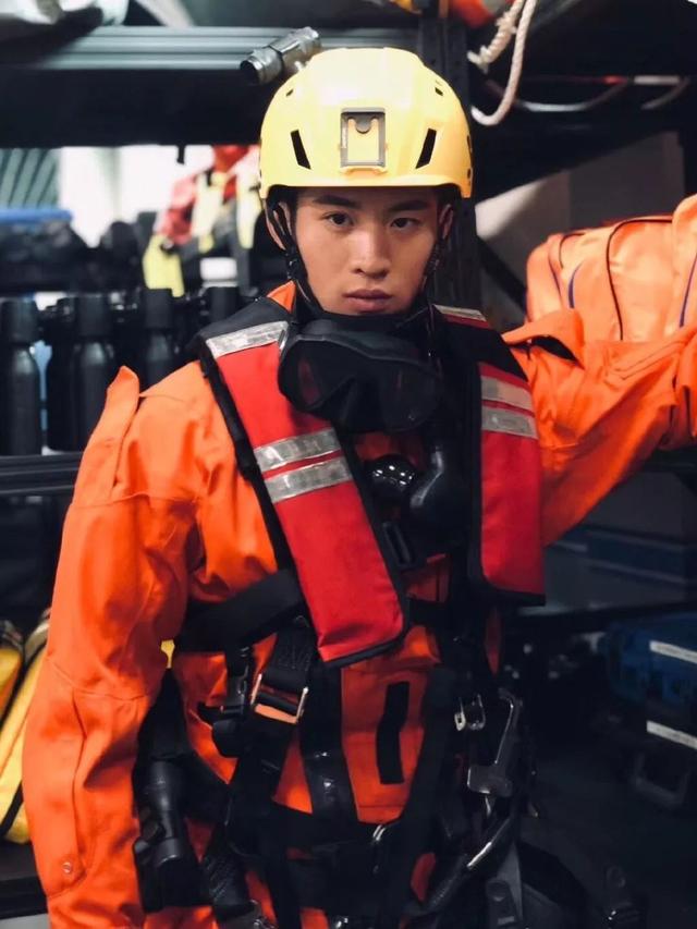 武汉体院男生张峰进演艺圈,肌肉身材没藏住了 武汉体院男生张峰进演艺圈,肌肉身材没藏住了