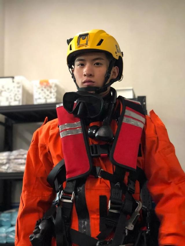 武汉体院男生张峰进演艺圈,肌肉身材没藏住了 武汉体院男生张峰进演艺圈,肌肉身材没藏住了