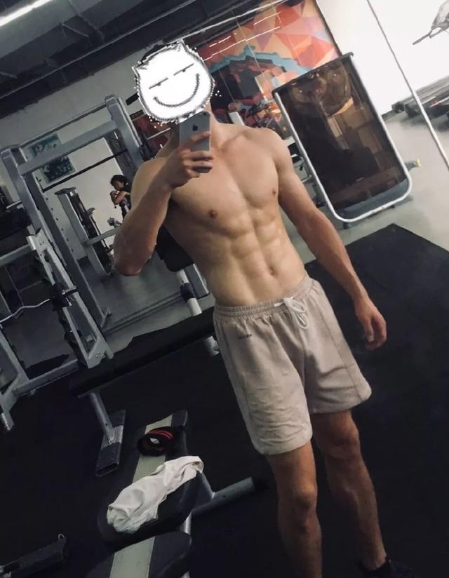 武汉体院男生张峰进演艺圈,肌肉身材没藏住了 武汉体院男生张峰进演艺圈,肌肉身材没藏住了