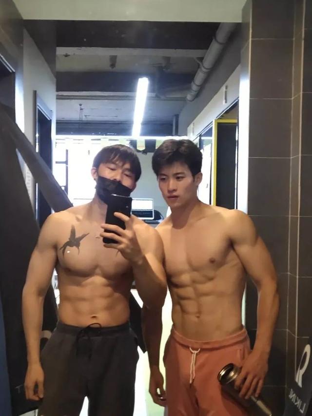 武汉体院男生张峰进演艺圈,肌肉身材没藏住了 武汉体院男生张峰进演艺圈,肌肉身材没藏住了