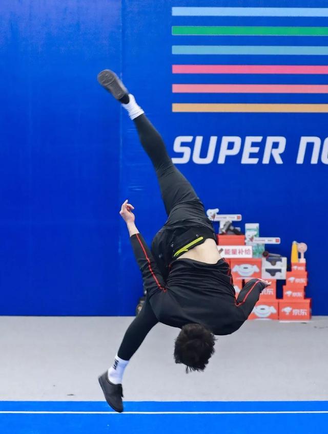 武汉体院男生张峰进演艺圈,肌肉身材没藏住了 武汉体院男生张峰进演艺圈,肌肉身材没藏住了