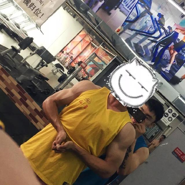 武汉体院男生张峰进演艺圈,肌肉身材没藏住了 武汉体院男生张峰进演艺圈,肌肉身材没藏住了