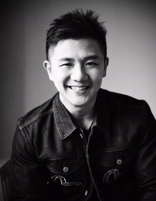 陈一冰发身材照,网友:不是说他身材走样发福了吗? 陈一冰发身材照,网友:不是说他身材走样发福了吗?