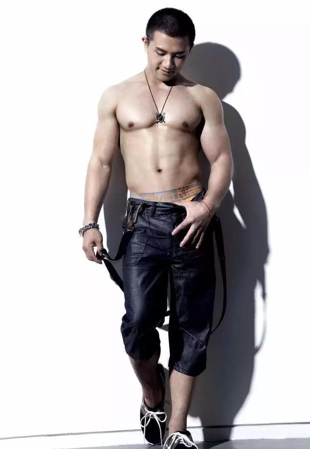 陈一冰发身材照,网友:不是说他身材走样发福了吗? 陈一冰发身材照,网友:不是说他身材走样发福了吗?