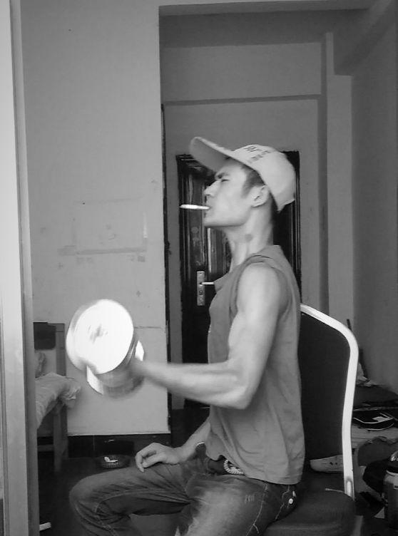 找一个好身材的民工做老公,你愿意吗? 找一个好身材的民工做老公,你愿意吗?