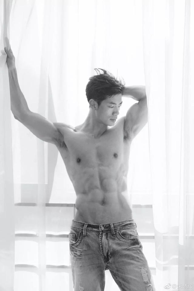 曾经红极一时的亚洲先生朱晓辉,如今身材怎么样了? 曾经红极一时的亚洲先生朱晓辉,如今身材怎么样了?