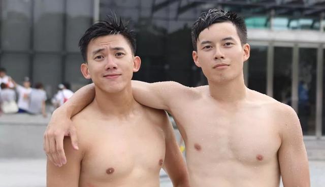 龙舟体育生的身材满屏都是男性荷尔蒙的味道 龙舟体育生的身材满屏都是男性荷尔蒙的味道