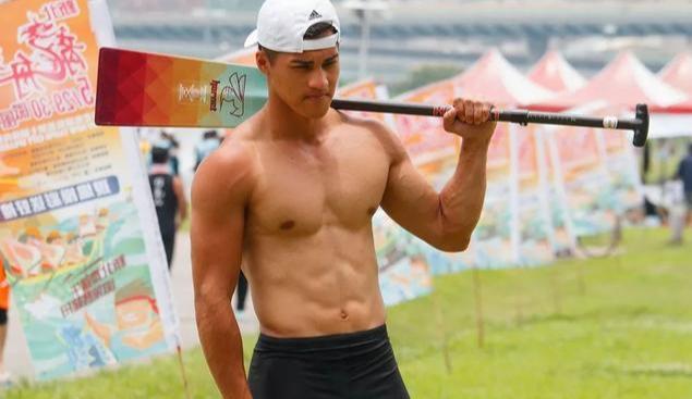 龙舟体育生的身材满屏都是男性荷尔蒙的味道 龙舟体育生的身材满屏都是男性荷尔蒙的味道