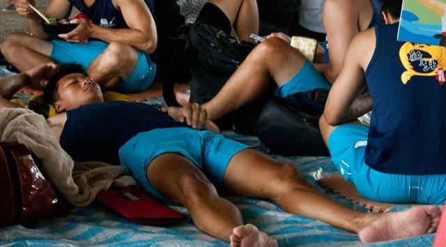 龙舟体育生的身材满屏都是男性荷尔蒙的味道 龙舟体育生的身材满屏都是男性荷尔蒙的味道