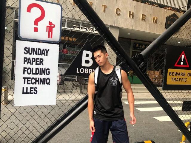 192CM的帅气篮球体育生,转做时尚博主 192CM的帅气篮球体育生,转做时尚博主