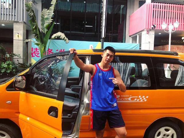 192CM的帅气篮球体育生,转做时尚博主 192CM的帅气篮球体育生,转做时尚博主