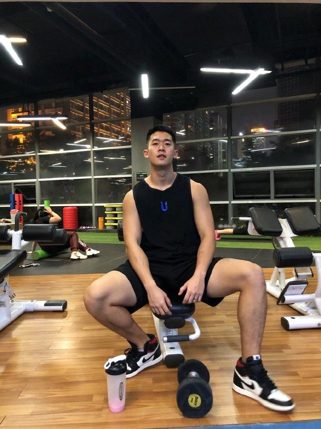 192CM的帅气篮球体育生,转做时尚博主 192CM的帅气篮球体育生,转做时尚博主