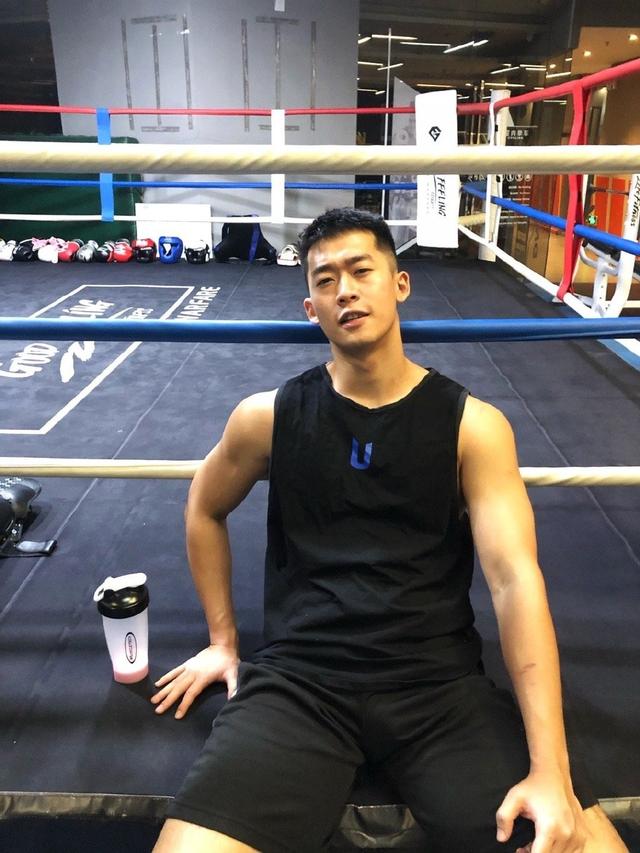 192CM的帅气篮球体育生,转做时尚博主 192CM的帅气篮球体育生,转做时尚博主