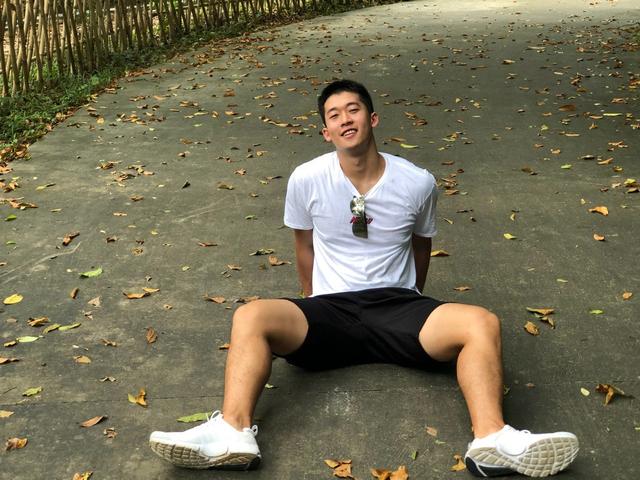 192CM的帅气篮球体育生,转做时尚博主 192CM的帅气篮球体育生,转做时尚博主