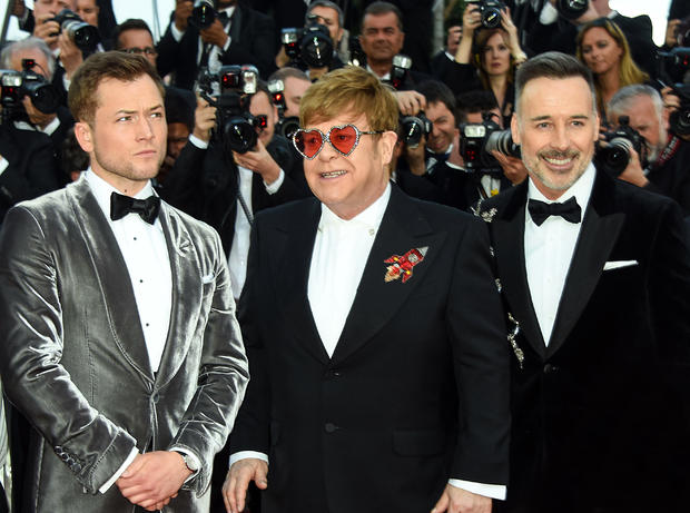 俄罗斯删减《火箭人》同性接吻性爱镜头 俄罗斯删减《火箭人》同性接吻性爱镜头