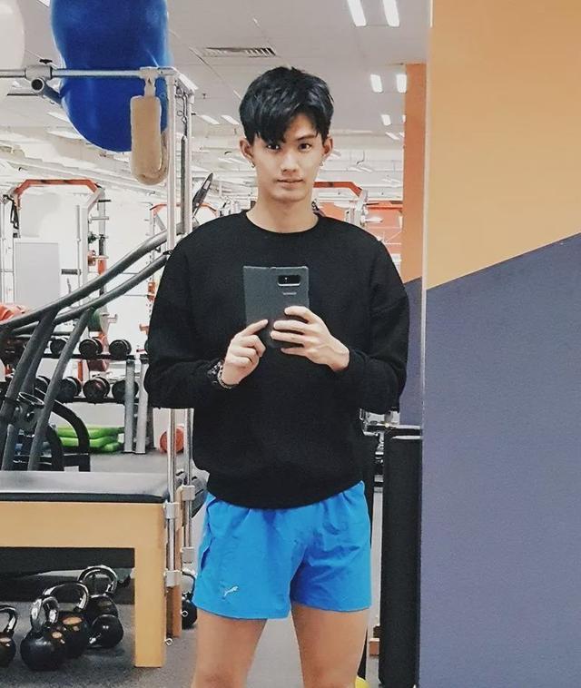 90后田径运动男生去演网剧,大长腿肌肉身材受导演青睐 90后田径运动男生去演网剧,大长腿肌肉身材受导演青睐