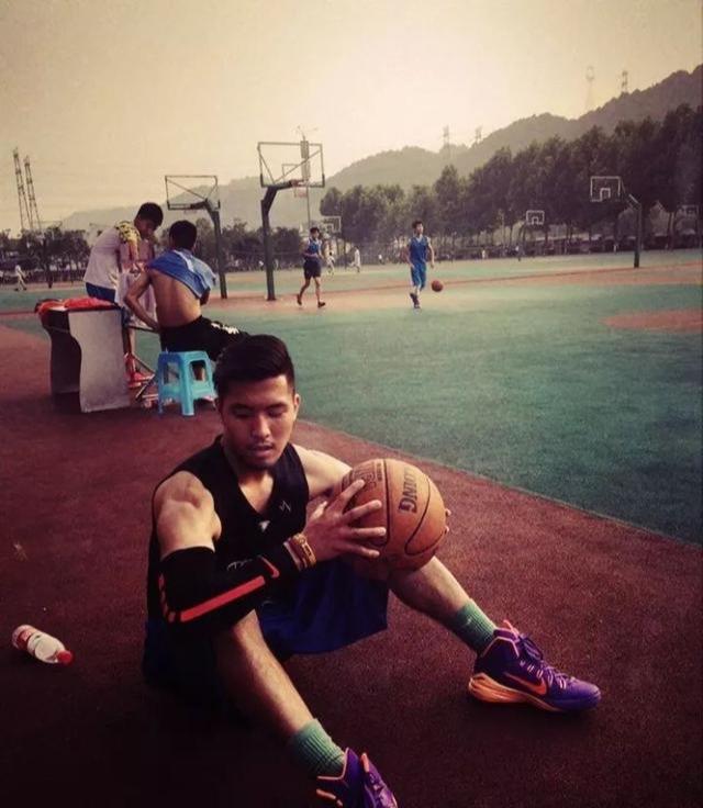 185CM飞行员男人味十足,是你想要这样的男友吧 185CM飞行员男人味十足,是你想要这样的男友吧