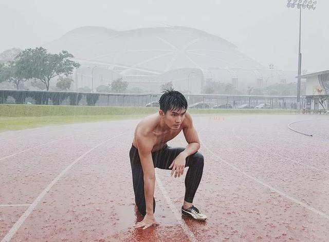 90后田径运动男生去演网剧,大长腿肌肉身材受导演青睐 90后田径运动男生去演网剧,大长腿肌肉身材受导演青睐
