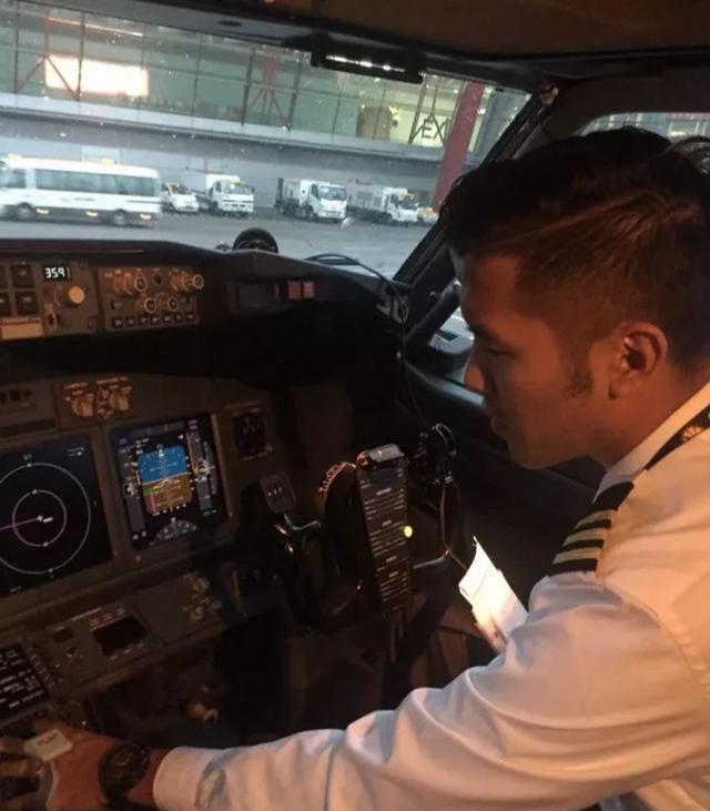 185CM飞行员男人味十足,是你想要这样的男友吧 185CM飞行员男人味十足,是你想要这样的男友吧