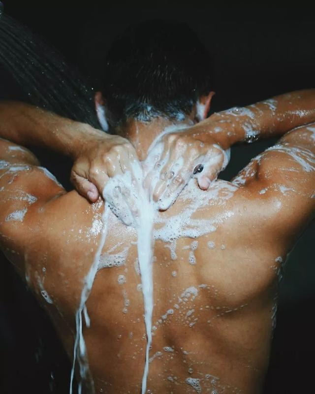 男模刘雨凯这身材也太性感太诱惑了吧 男模刘雨凯这身材也太性感太诱惑了吧