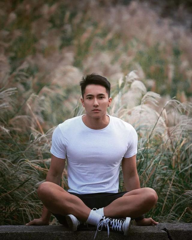 男模刘雨凯这身材也太性感太诱惑了吧 男模刘雨凯这身材也太性感太诱惑了吧