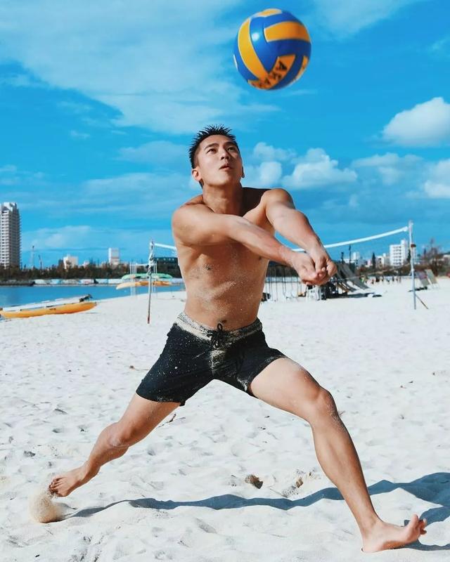 男模刘雨凯这身材也太性感太诱惑了吧 男模刘雨凯这身材也太性感太诱惑了吧