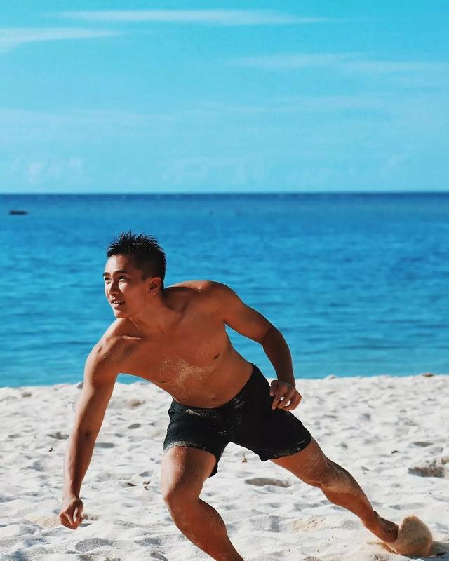 男模刘雨凯这身材也太性感太诱惑了吧 男模刘雨凯这身材也太性感太诱惑了吧