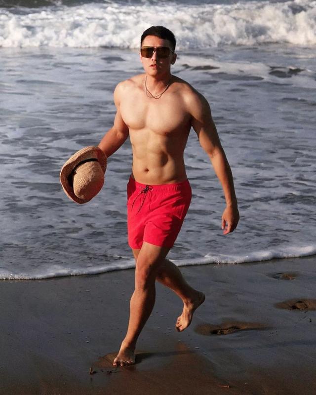 男模刘雨凯这身材也太性感太诱惑了吧 男模刘雨凯这身材也太性感太诱惑了吧