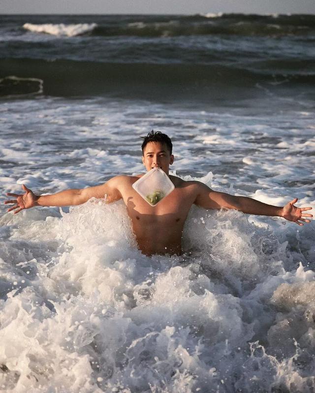 男模刘雨凯这身材也太性感太诱惑了吧 男模刘雨凯这身材也太性感太诱惑了吧