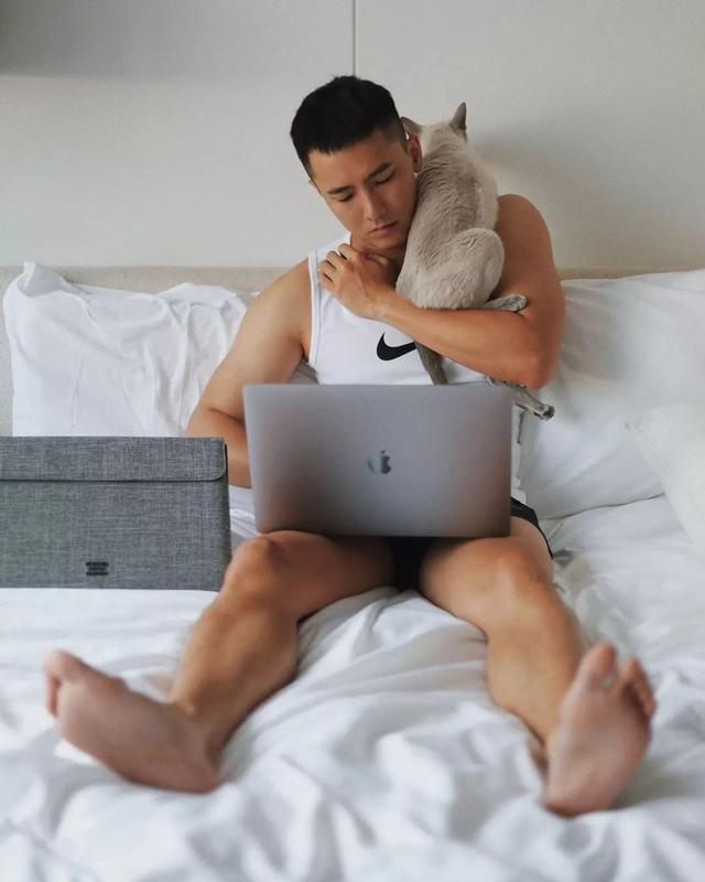 男模刘雨凯这身材也太性感太诱惑了吧 男模刘雨凯这身材也太性感太诱惑了吧