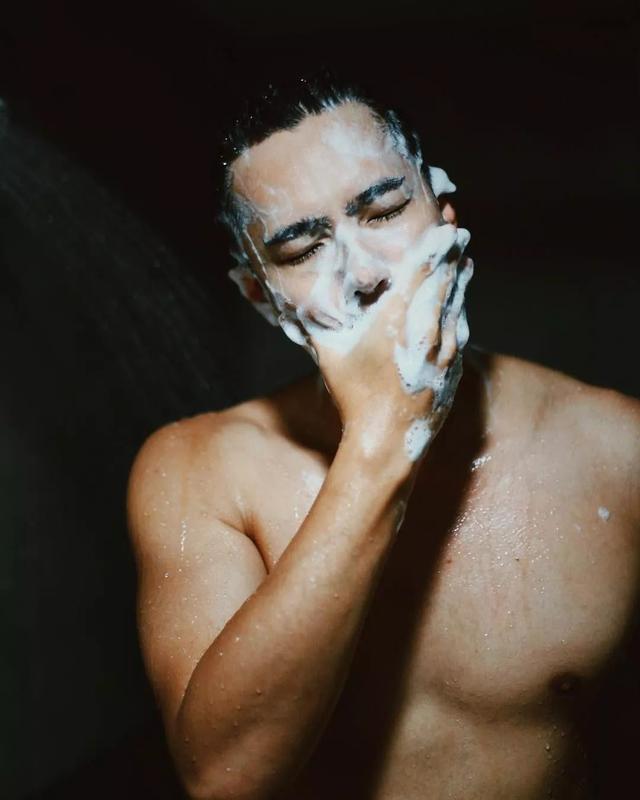 男模刘雨凯这身材也太性感太诱惑了吧 男模刘雨凯这身材也太性感太诱惑了吧