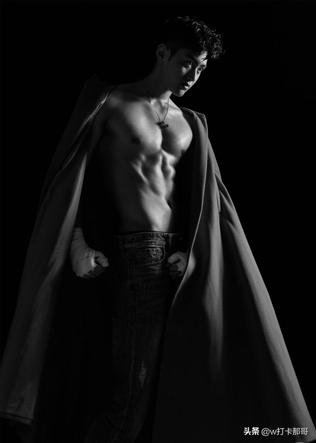 剧中鲜少人关注的他,没想到身材这么有型 剧中鲜少人关注的他,没想到身材这么有型