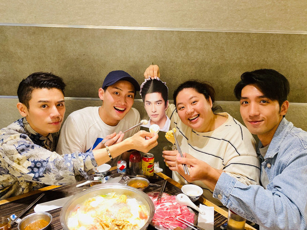 邱志宇同志片「床上擦枪」　妈妈看完给100分：身材这么好