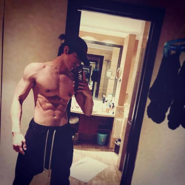 189CM体育生转战娱乐圈,实力强大被导演万里挑一 189CM体育生转战娱乐圈,实力强大被导演万里挑一