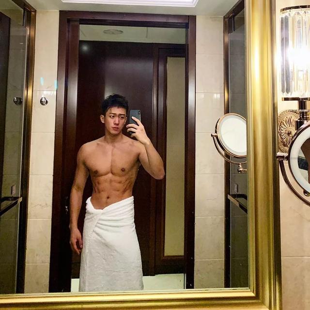 189CM体育生转战娱乐圈,实力强大被导演万里挑一 189CM体育生转战娱乐圈,实力强大被导演万里挑一