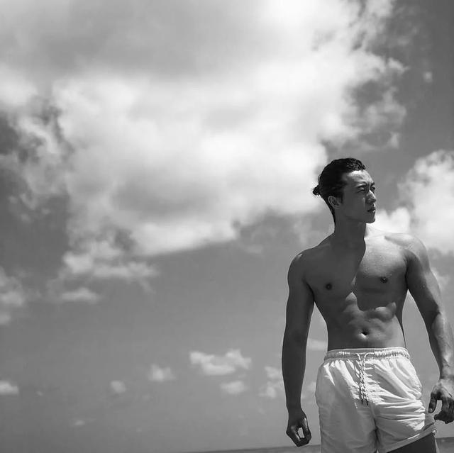 189CM体育生转战娱乐圈,实力强大被导演万里挑一 189CM体育生转战娱乐圈,实力强大被导演万里挑一