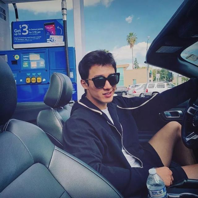 189CM体育生转战娱乐圈,实力强大被导演万里挑一 189CM体育生转战娱乐圈,实力强大被导演万里挑一