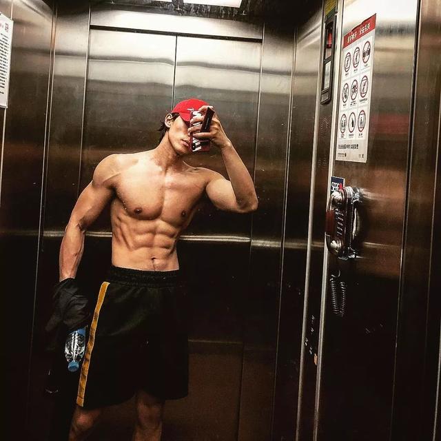 189CM体育生转战娱乐圈,实力强大被导演万里挑一 189CM体育生转战娱乐圈,实力强大被导演万里挑一