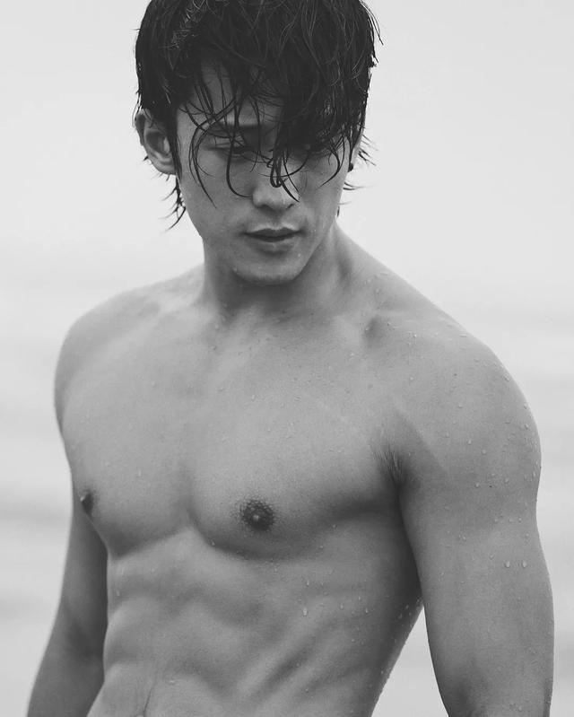 189CM体育生转战娱乐圈,实力强大被导演万里挑一 189CM体育生转战娱乐圈,实力强大被导演万里挑一