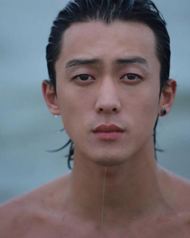 189CM体育生转战娱乐圈,实力强大被导演万里挑一 189CM体育生转战娱乐圈,实力强大被导演万里挑一