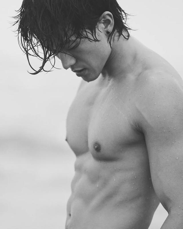 189CM体育生转战娱乐圈,实力强大被导演万里挑一 189CM体育生转战娱乐圈,实力强大被导演万里挑一