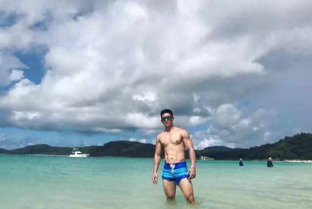 爱健身的185cm帅哥,认真修车的样子太帅了 爱健身的185cm帅哥,认真修车的样子太帅了