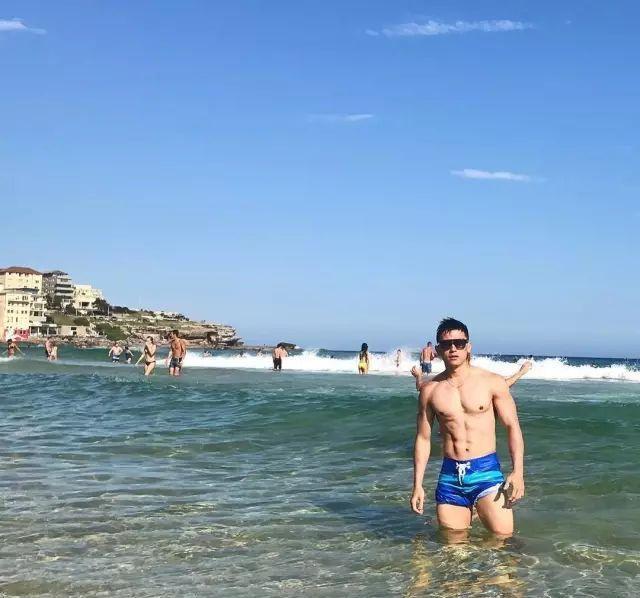 爱健身的185cm帅哥,认真修车的样子太帅了 爱健身的185cm帅哥,认真修车的样子太帅了