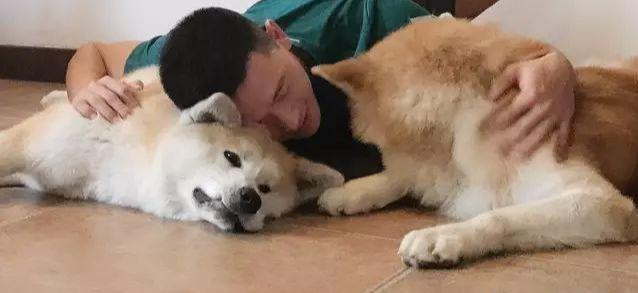 爱健身的185cm帅哥,认真修车的样子太帅了 爱健身的185cm帅哥,认真修车的样子太帅了