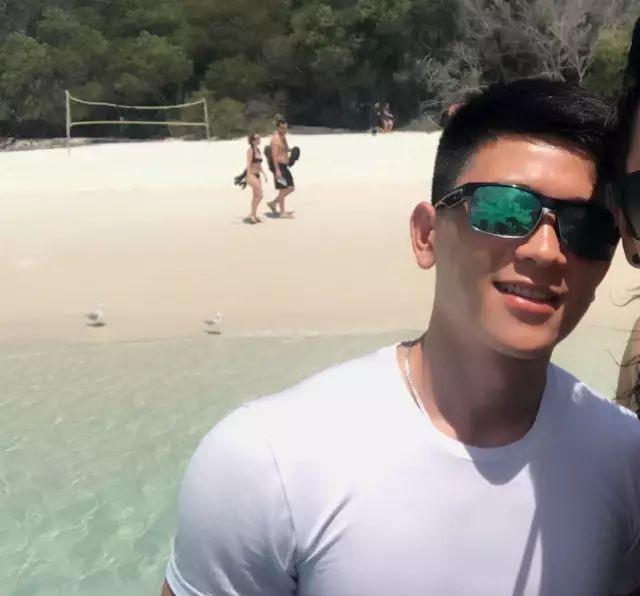 爱健身的185cm帅哥,认真修车的样子太帅了 爱健身的185cm帅哥,认真修车的样子太帅了