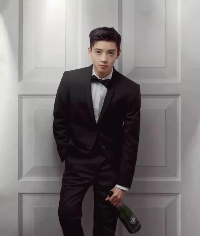 学霸转行做男模,高颜值好身材引摄影师都点赞 学霸转行做男模,高颜值好身材引摄影师都点赞