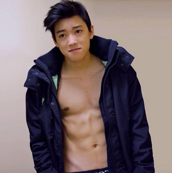 学霸转行做男模,高颜值好身材引摄影师都点赞 学霸转行做男模,高颜值好身材引摄影师都点赞