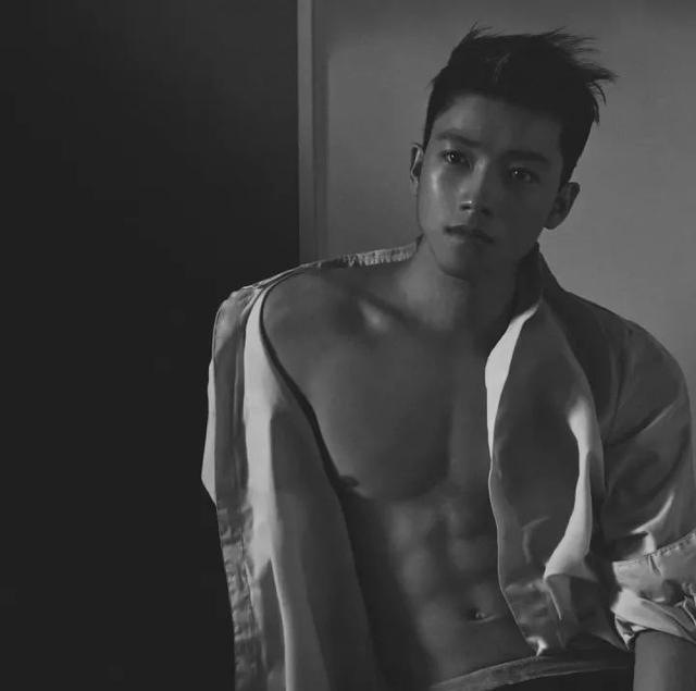 学霸转行做男模,高颜值好身材引摄影师都点赞 学霸转行做男模,高颜值好身材引摄影师都点赞