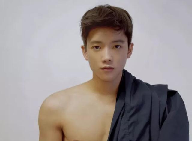 学霸转行做男模,高颜值好身材引摄影师都点赞 学霸转行做男模,高颜值好身材引摄影师都点赞